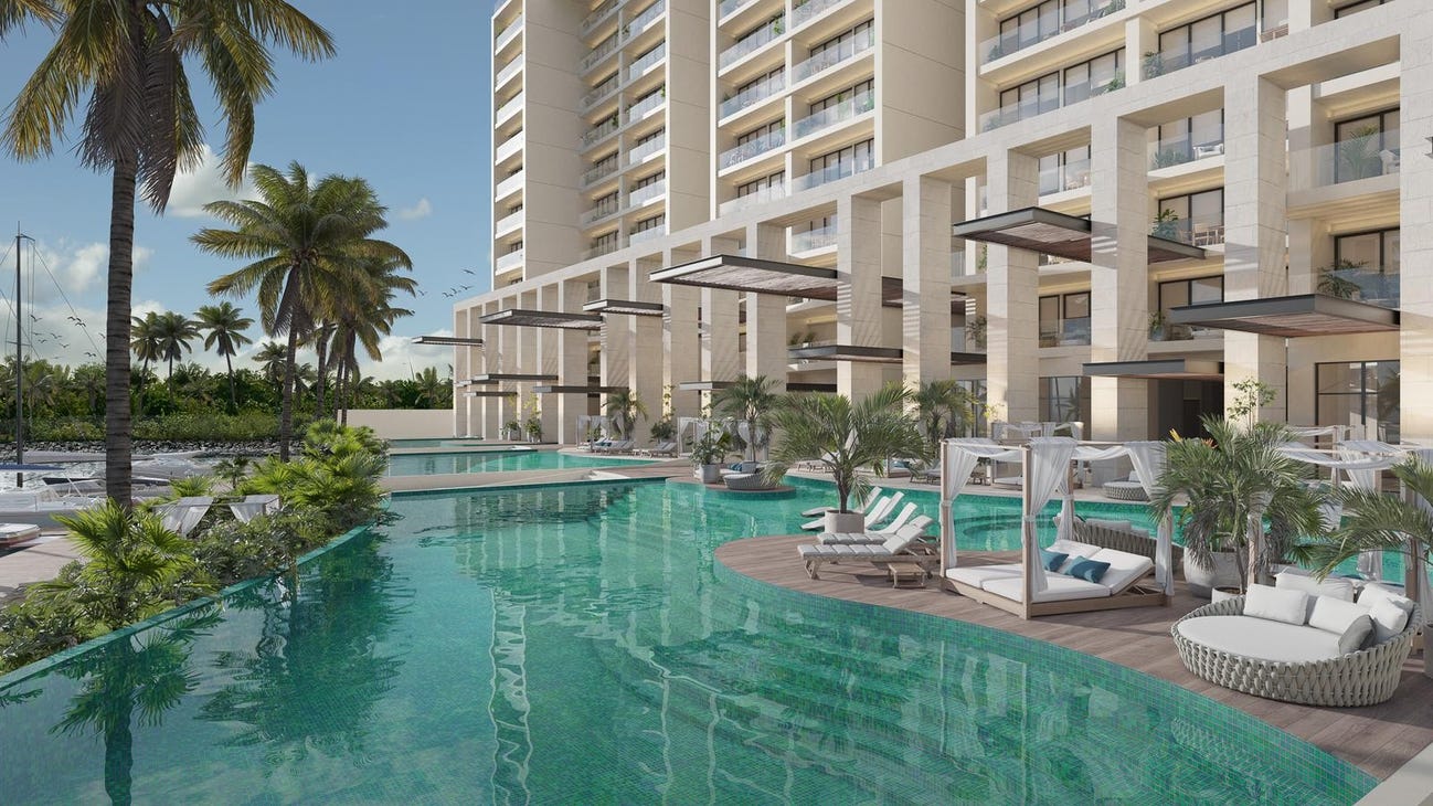 Luxury Golf Course Villa in Riviera Maya property